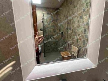 Venta moderna y amplia casa en Jardines de Jardines de  Santa Inés, Cumbaya