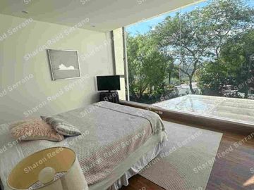 Venta moderna y amplia casa en Jardines de Jardines de  Santa Inés, Cumbaya