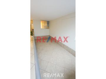 Amplio Departamento Cerca A Parque En Zona Residencial