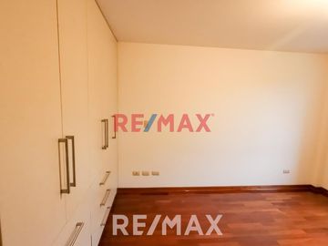 Amplio Departamento Cerca A Parque En Zona Residencial