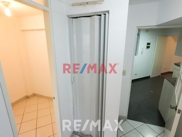 Amplio Departamento Cerca A Parque En Zona Residencial