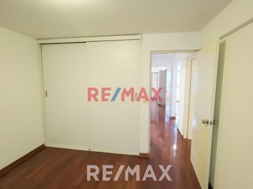 Amplio Departamento Cerca A Parque En Zona Residencial