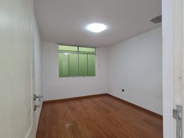🏡 ¡Gran Oportunidad En Parcona! Casa De 3 Pisos Con Minidepartamento Independiente – Lista Para Vender