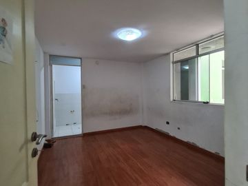 🏡 ¡Gran Oportunidad En Parcona! Casa De 3 Pisos Con Minidepartamento Independiente – Lista Para Vender