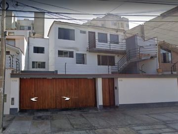 🏡 ¡Vive en el corazón de San Borja, a pasos del Pentagonito! Amplia Casa de 3 Pisos + Azotea | Ideal para Familias Grandes o Inversión Mixta