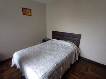 🏡 ¡Vive en el corazón de San Borja, a pasos del Pentagonito! Amplia Casa de 3 Pisos + Azotea | Ideal para Familias Grandes o Inversión Mixta