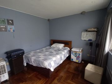 🏡 ¡Vive en el corazón de San Borja, a pasos del Pentagonito! Amplia Casa de 3 Pisos + Azotea | Ideal para Familias Grandes o Inversión Mixta