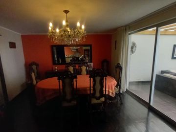 🏡 ¡Vive en el corazón de San Borja, a pasos del Pentagonito! Amplia Casa de 3 Pisos + Azotea | Ideal para Familias Grandes o Inversión Mixta