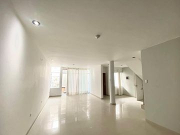 AMPLIA CASA EN VENTA - URB. MIRAFLORES COUNTRY CLUB -PIURA