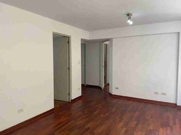 San Miguel: se vende casa con cuatro dormitorios, un departamento y cuarto de servicio.