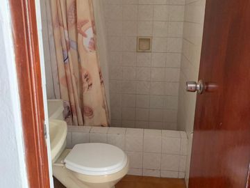 San Miguel: se vende casa con cuatro dormitorios, un departamento y cuarto de servicio.