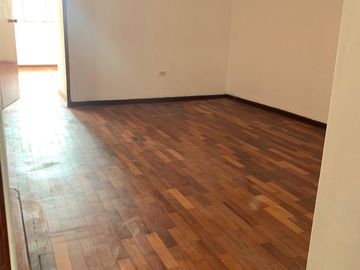 San Miguel: se vende casa con cuatro dormitorios, un departamento y cuarto de servicio.