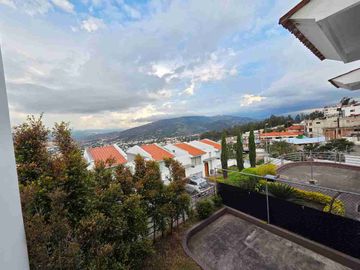 VENDO CASA A ESTRENAR EN SAN JUAN DE CUMBAYA