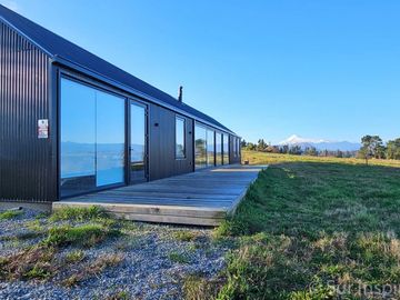 Espectacular Casa Nordhaus con Vista al Lago Panguipulli y Volcán Villarrica