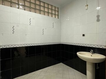 Rumah Dijual SIAP HUNI Jakarta Timur Area Pulo Gadung Dekat Tol Rawamangun UNJ Jaktim [AR116]