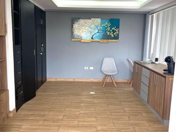 Casa de venta en sector La Carolina a 1 cuadra de la 6 de Diciembre