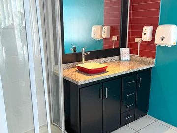 Casa de venta en sector La Carolina a 1 cuadra de la 6 de Diciembre