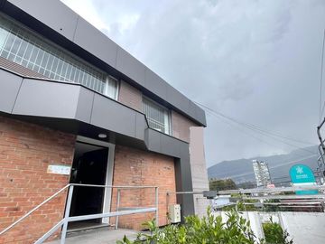 Casa de venta en sector La Carolina a 1 cuadra de la 6 de Diciembre