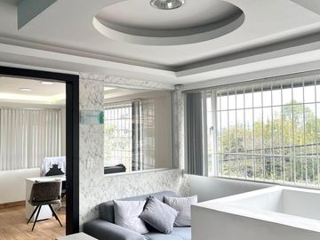 Casa de venta en sector La Carolina a 1 cuadra de la 6 de Diciembre