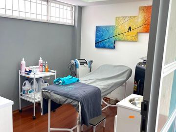 Casa de venta en sector La Carolina a 1 cuadra de la 6 de Diciembre