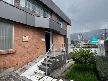 Casa de venta en sector La Carolina a 1 cuadra de la 6 de Diciembre