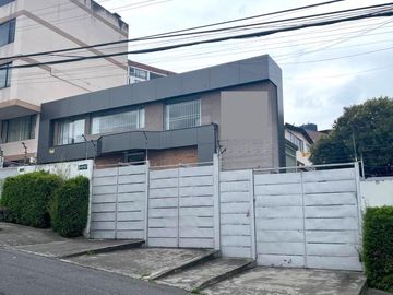 Casa de venta en sector La Carolina a 1 cuadra de la 6 de Diciembre