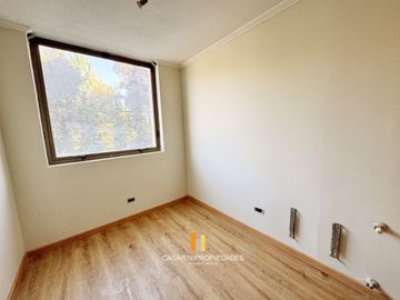 Venta 3D/2B en Av Las Condes, a pasos del Puente nuevo y 2 cuadras Mall Sport