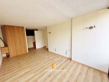Venta 3D/2B en Av Las Condes, a pasos del Puente nuevo y 2 cuadras Mall Sport