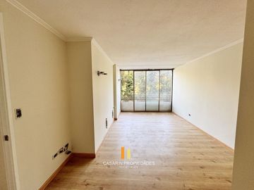 Venta 3D/2B en Av Las Condes, a pasos del Puente nuevo y 2 cuadras Mall Sport