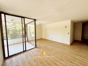 Venta 3D/2B en Av Las Condes, a pasos del Puente nuevo y 2 cuadras Mall Sport