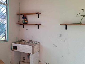 Aquí tienes una casita sencilla y un entorno tranquilo para que vivas lo que realmente importa: tu propia vida, a tu manera. Solo o en compañía.
