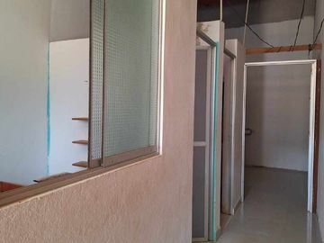 Aquí tienes una casita sencilla y un entorno tranquilo para que vivas lo que realmente importa: tu propia vida, a tu manera. Solo o en compañía.