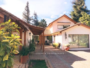 Venta Gran casa en Manquehue Oriente 6 dorm.