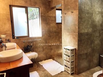 Venta Gran casa en Manquehue Oriente 6 dorm.