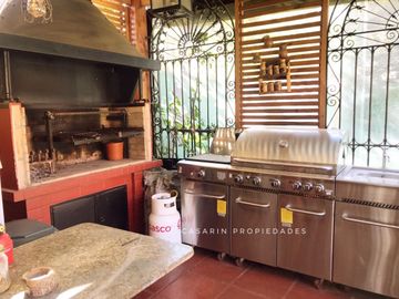 Venta Gran casa en Manquehue Oriente 6 dorm.