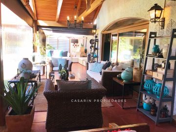 Venta Gran casa en Manquehue Oriente 6 dorm.