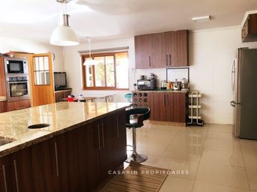 Venta Gran casa en Manquehue Oriente 6 dorm.