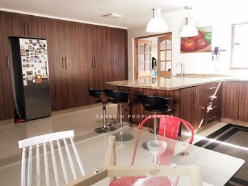 Venta Gran casa en Manquehue Oriente 6 dorm.