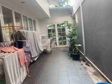 Rumah dijual murah di Bintaro Sektor 9 rapi siap huni posisi hook