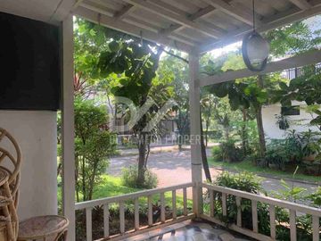 Rumah dijual murah di Bintaro Sektor 9 rapi siap huni posisi hook
