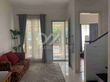 Rumah dijual murah di Bintaro Sektor 9 rapi siap huni posisi hook