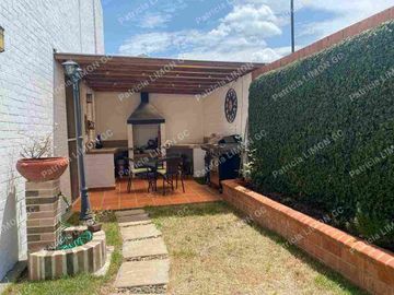 se vende casa de 2 plantas