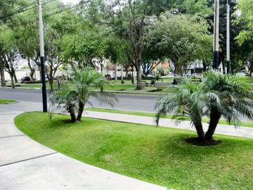 Exclusivo departamento en San Isidro! Vista impresionante a parque! Precio de ocasión !!