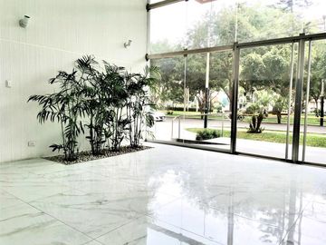 Exclusivo departamento en San Isidro! Vista impresionante a parque! Precio de ocasión !!