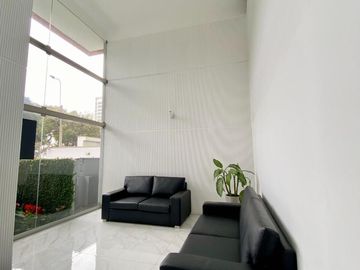 Exclusivo departamento en San Isidro! Vista impresionante a parque! Precio de ocasión !!