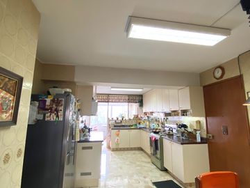 Exclusivo departamento en San Isidro! Vista impresionante a parque! Precio de ocasión !!