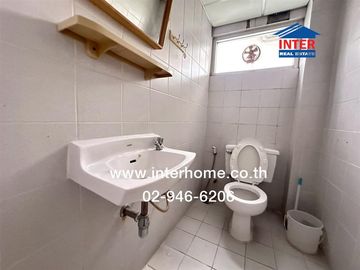 Home office, 8 floors, 62 sq m., Home office, Soi Ratchadaphisek 7, Intersection 9 (Na Thong 3), Ratchadaphisek Road, Rama 9 Road, Bang Sue District,