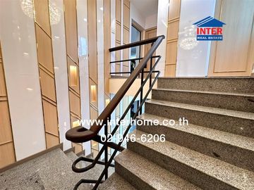 Home office, 8 floors, 62 sq m., Home office, Soi Ratchadaphisek 7, Intersection 9 (Na Thong 3), Ratchadaphisek Road, Rama 9 Road, Bang Sue District,