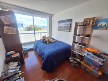 Se Arrienda Departamento, 147mt2., terraza, 3 dormitorios, piscina sector Tumbaco