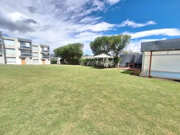 Se Vende Departamento, 147mt2., terraza, 3 dormitorios, piscina sector Tumbaco